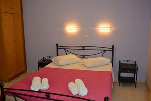 Chambre Double | Fer et planche à repasser, lits bébé (gratuits), Wi-Fi gratuit