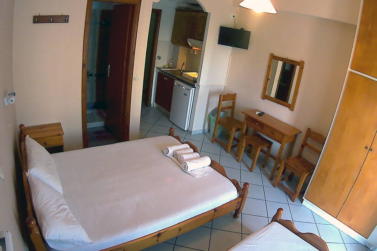 Kamar Triple Ekonomi | Setrika/meja setrika, tempat tidur bayi gratis, dan Wi-Fi gratis