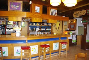 Bar (in der Unterkunft)