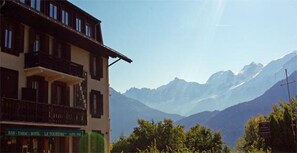 Vista frontal de la propiedad