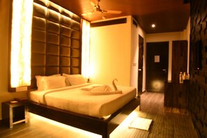 Deluxe Room, 1 Double Bed, Non Smoking | In-room safe, free WiFi