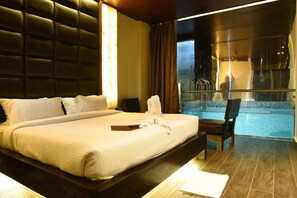 Deluxe Room, 1 Double Bed, Non Smoking | In-room safe, free WiFi
