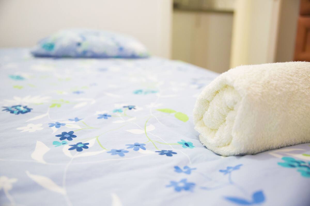 Apartamento conforto | Wi-Fi de cortesia, roupa de cama