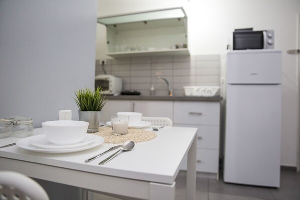 Comfort Apartment | Private kitchen - Diamond Exchange Flats (Ramat Gan)
