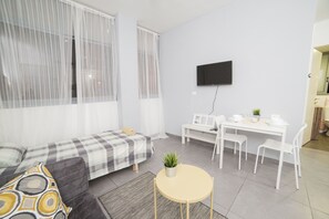 Comfort Apartment | Living area - Diamond Exchange Flats (Ramat Gan)