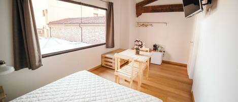 Deluxe Triple Room, Non Smoking | Minibar, free WiFi