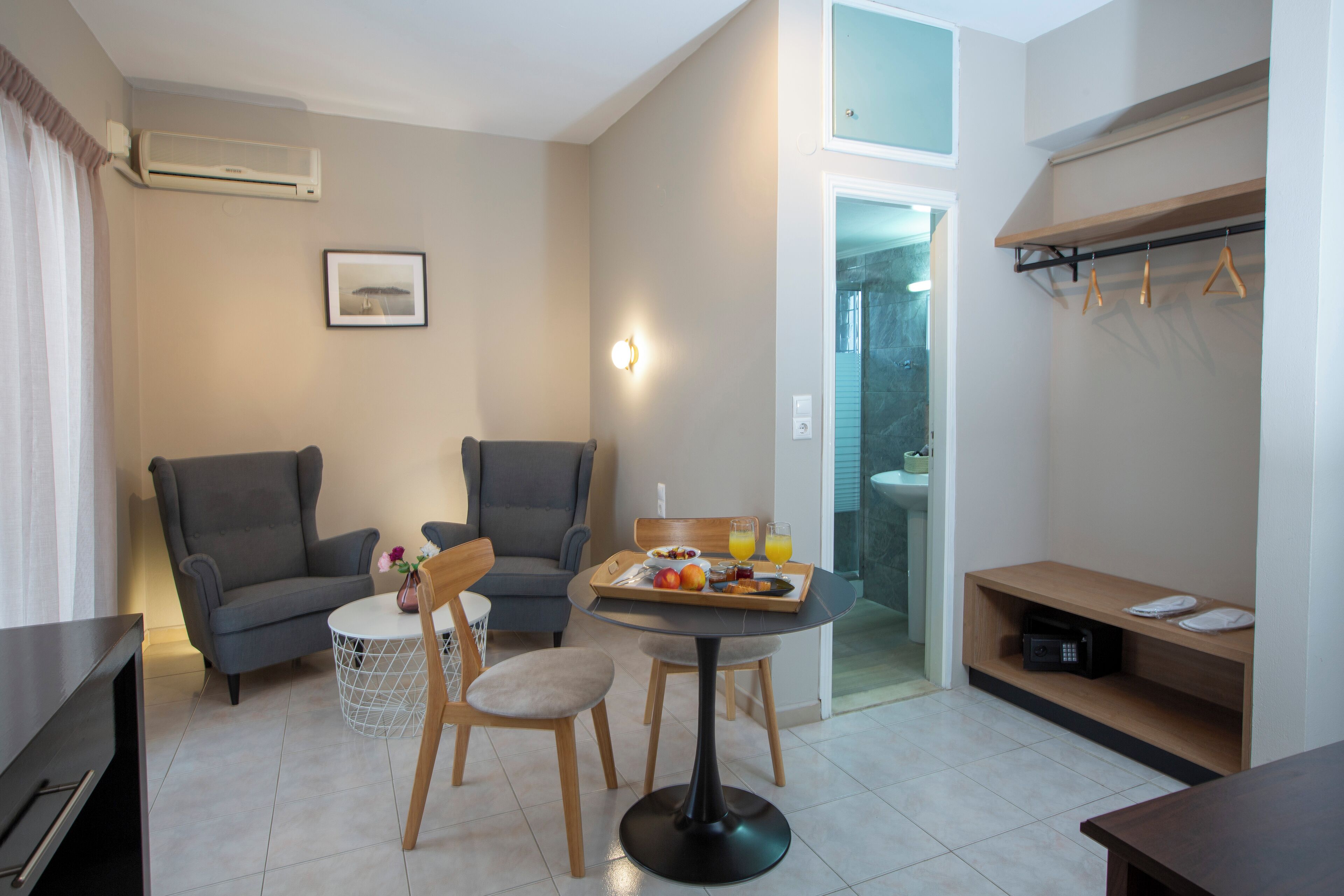 Coffres-forts dans les chambres, bureau, Wi-Fi gratuit, draps fournis