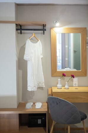 2 bedrooms, in-room safe, desk, free WiFi