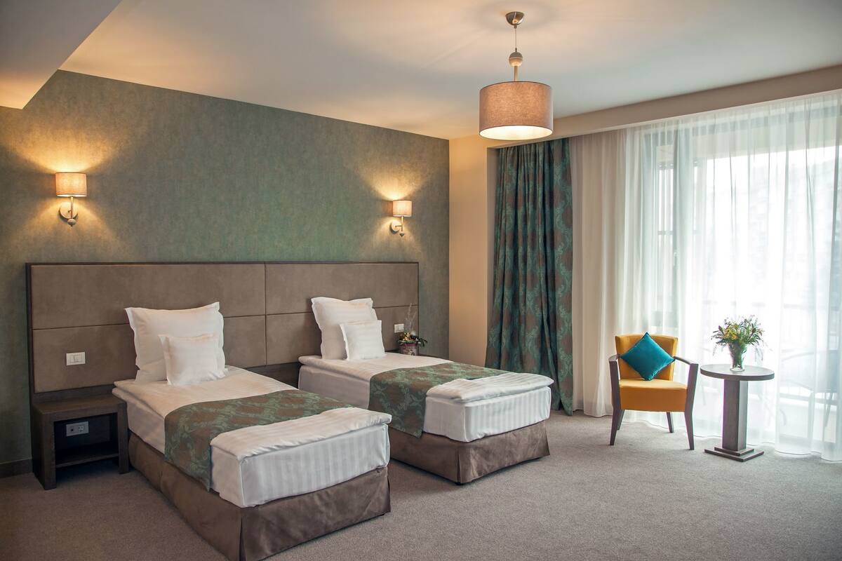 premium bedding, minibar, in-room safe, desk