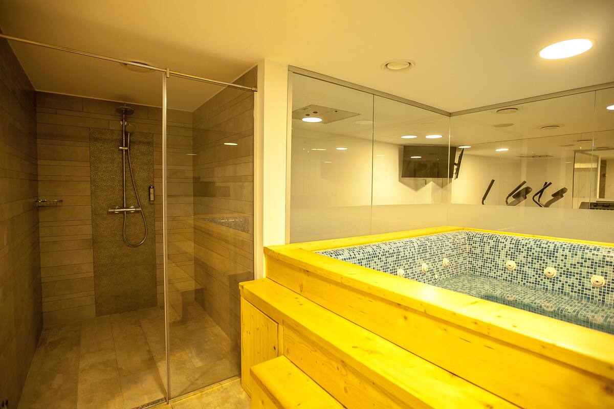 deep-tissue massages, massages