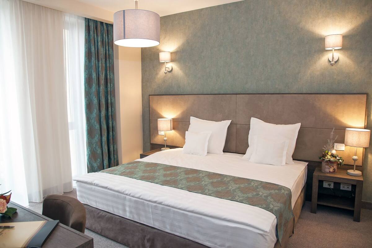 Premium bedding, minibar, in-room safe, desk