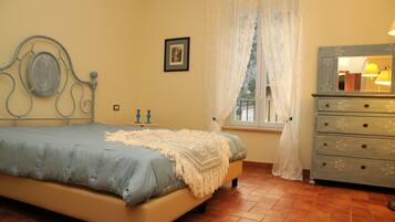 Desk, rollaway beds, free WiFi, bed sheets