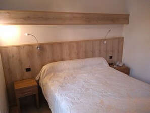 Standard Double Room | In-room safe, individually decorated, individually furnished, desk
