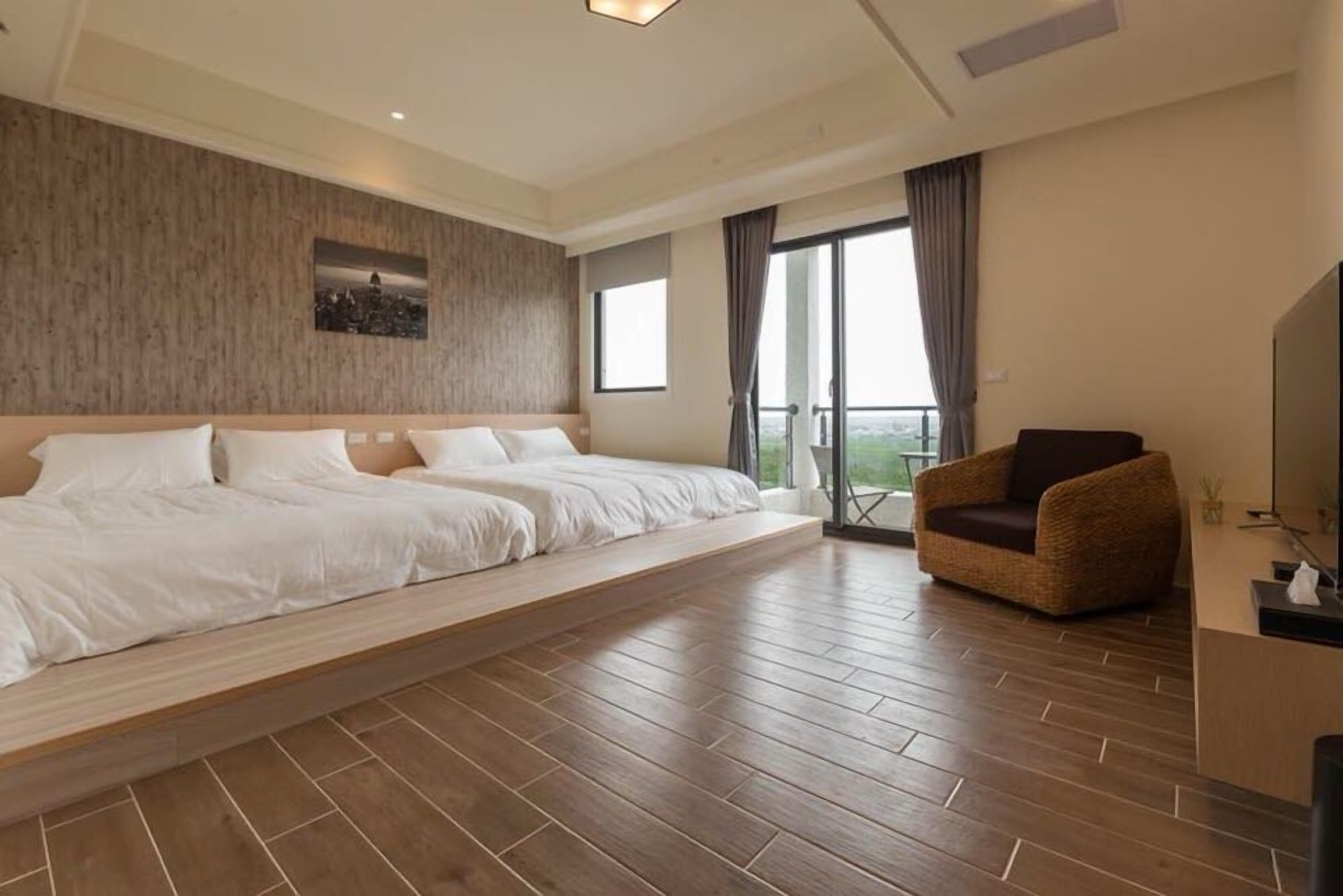 Quadruple Room | Desk, blackout drapes, free WiFi, bed sheets