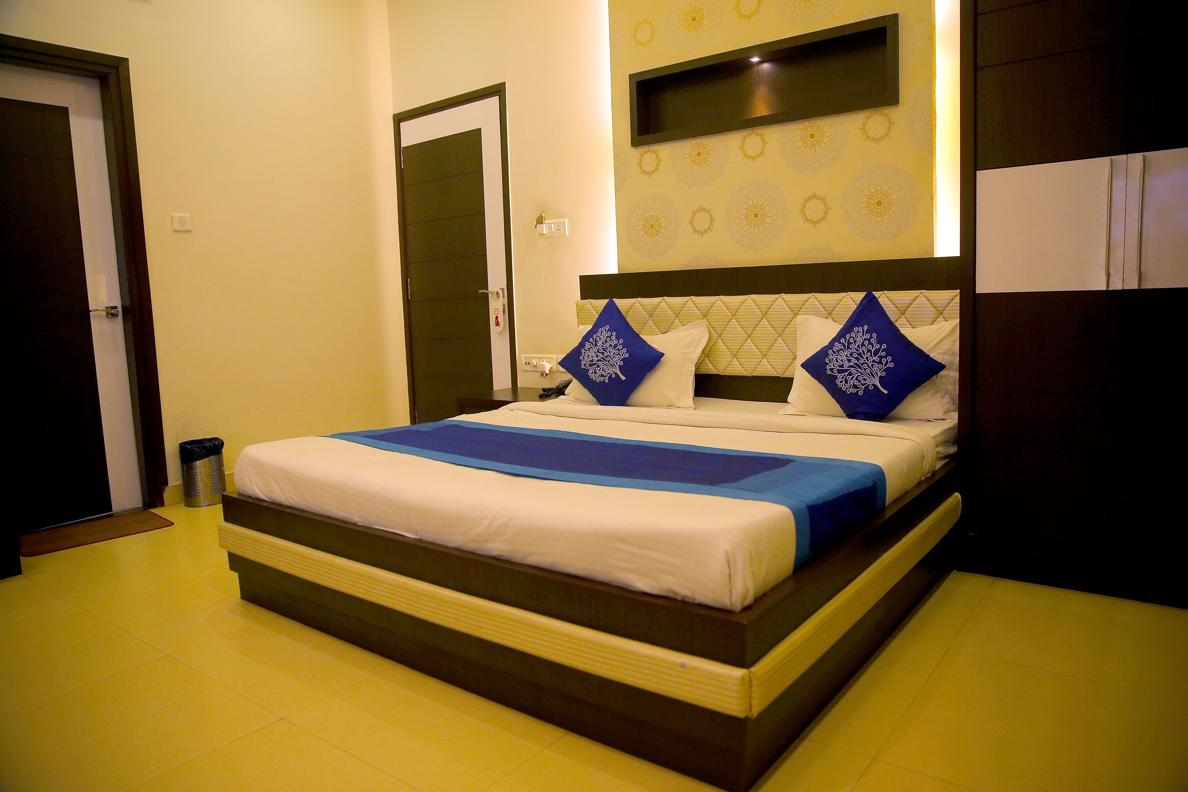 6 bedrooms, Egyptian cotton sheets, premium bedding, down comforters