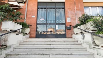 Vista frontal de la propiedad