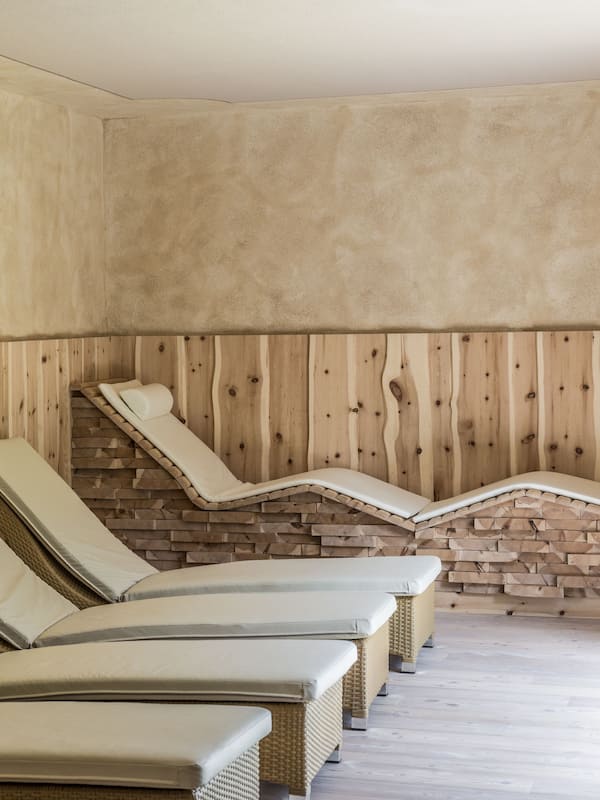 Sauna, hot tub, steam room, body treatments, sports massages