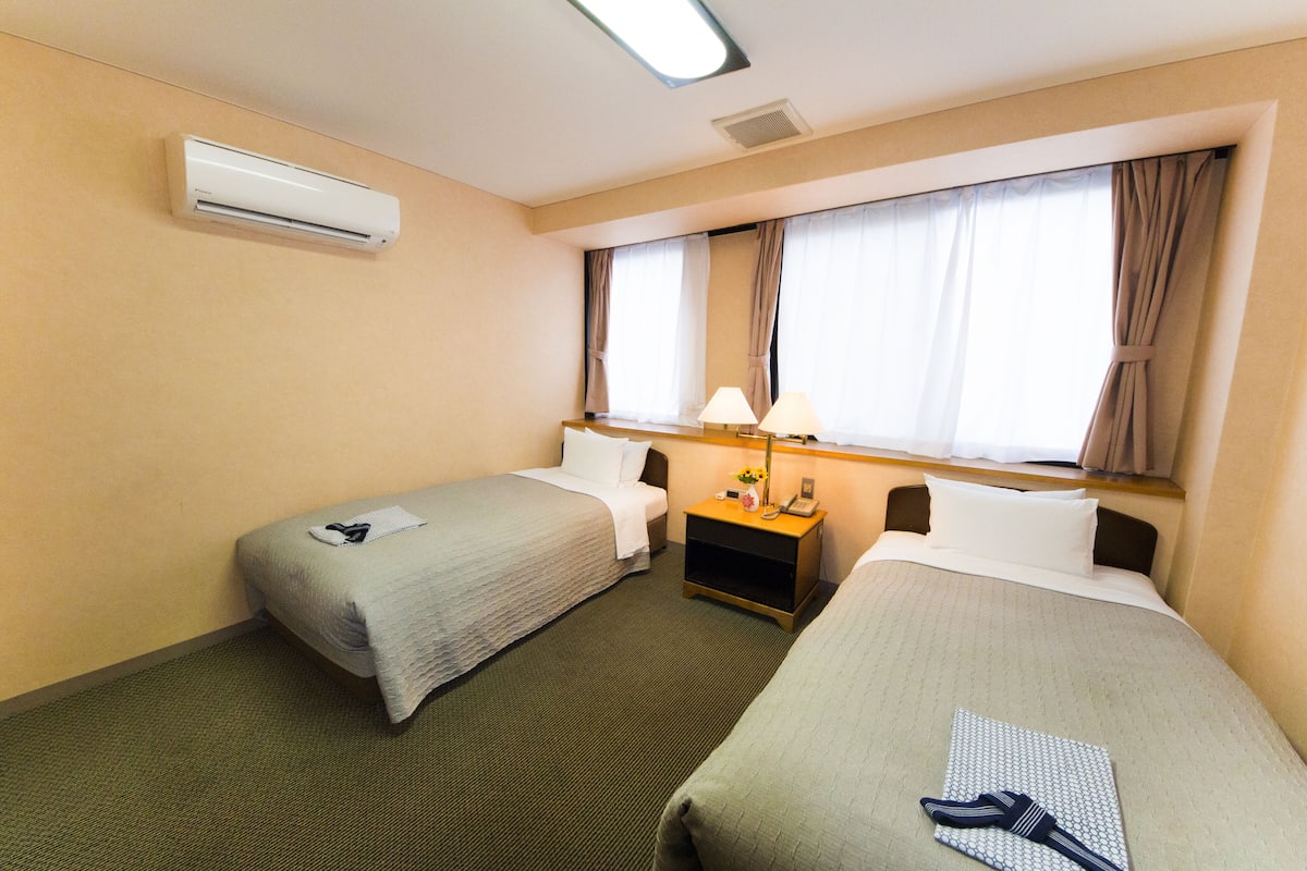 Free WiFi, bed sheets