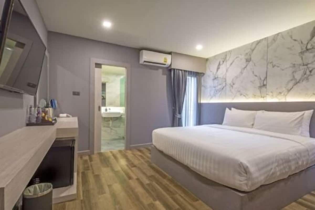 Premium bedding, minibar, in-room safe, individually furnished