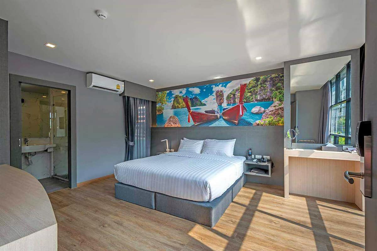 Premium bedding, minibar, in-room safe, desk