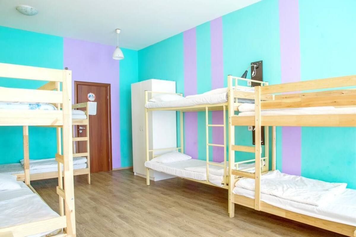 Dortoir Partagé, hommes uniquement (Bed in 10-Bed Dormitory) | Wi-Fi gratuit, draps fournis