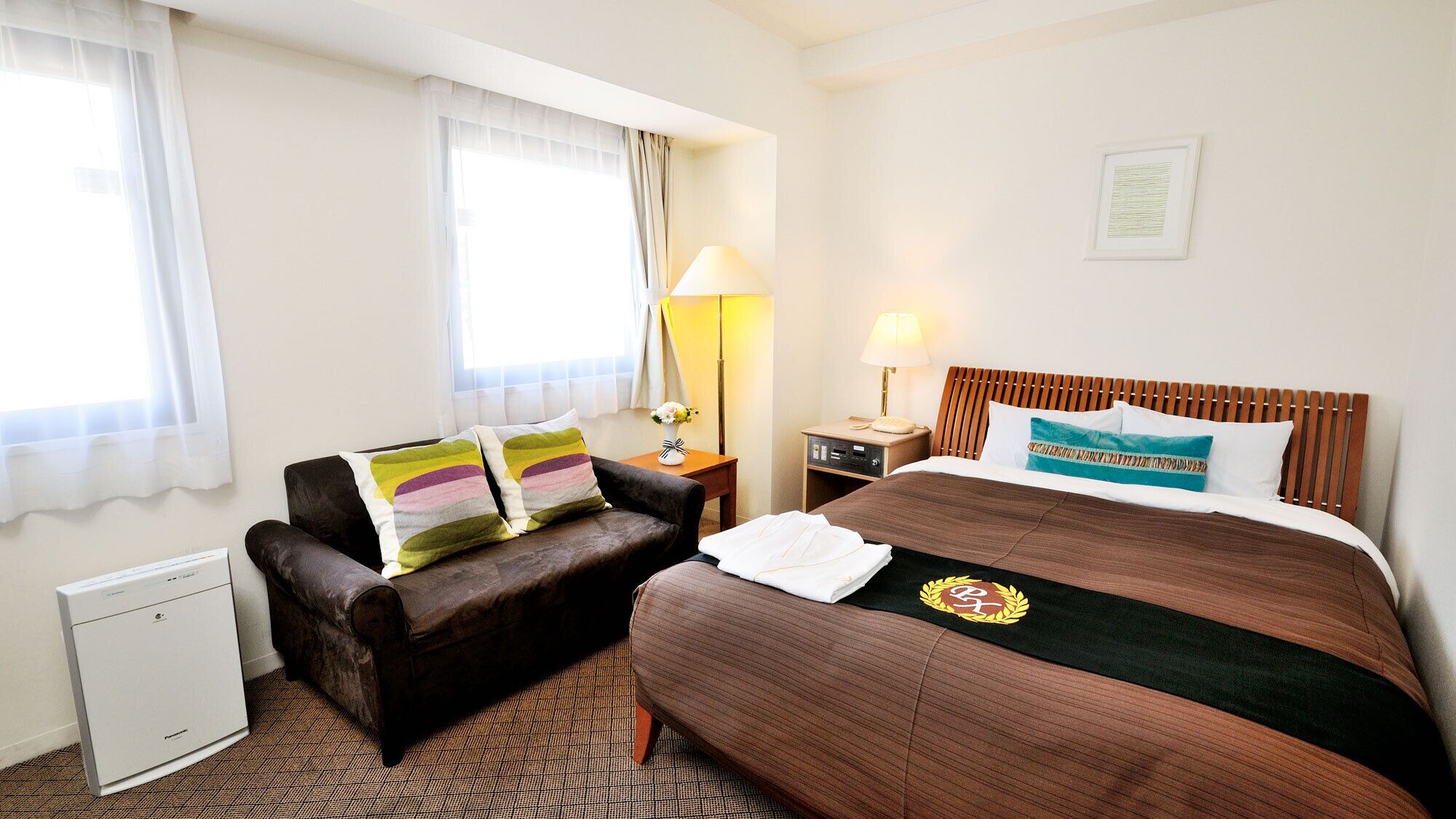 Iron/ironing board, free WiFi, bed sheets
