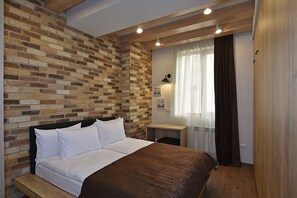 Apartment, 1 Bedroom | 1 bedroom, desk, iron/ironing board, free WiFi