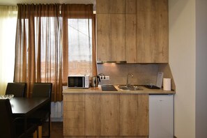 Departamento, 1 habitación | Cocina privada | Refrigerador, microondas, horno y parrilla de estufa 