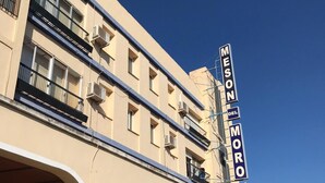 A multi-story hotel with balconies and a prominent sign reading "MESON MORO". - Hotel Mesón del Moro (Abaran)