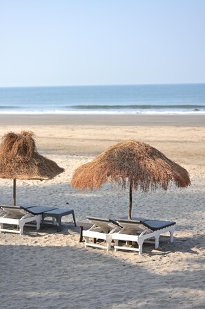 En la playa, arena blanca