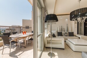 Luxury Apartment, Multiple Beds, Non Smoking | Terrace/patio - Apartment with Sauna, Hot Tub & Parking (Tel Aviv)