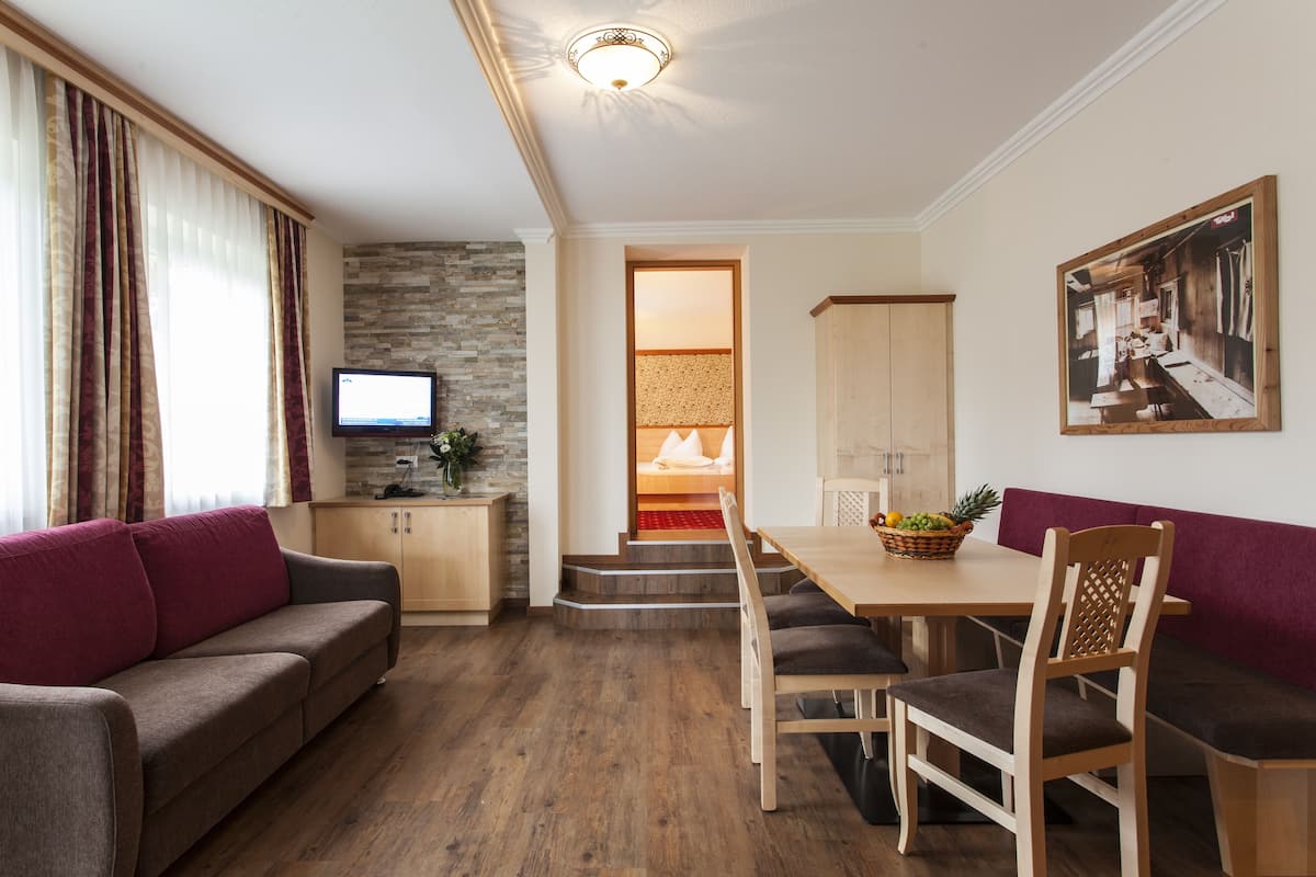 Apartment (1) (incl. cleaning fee EUR 120) | Living area | Netflix, heated floors, streaming services