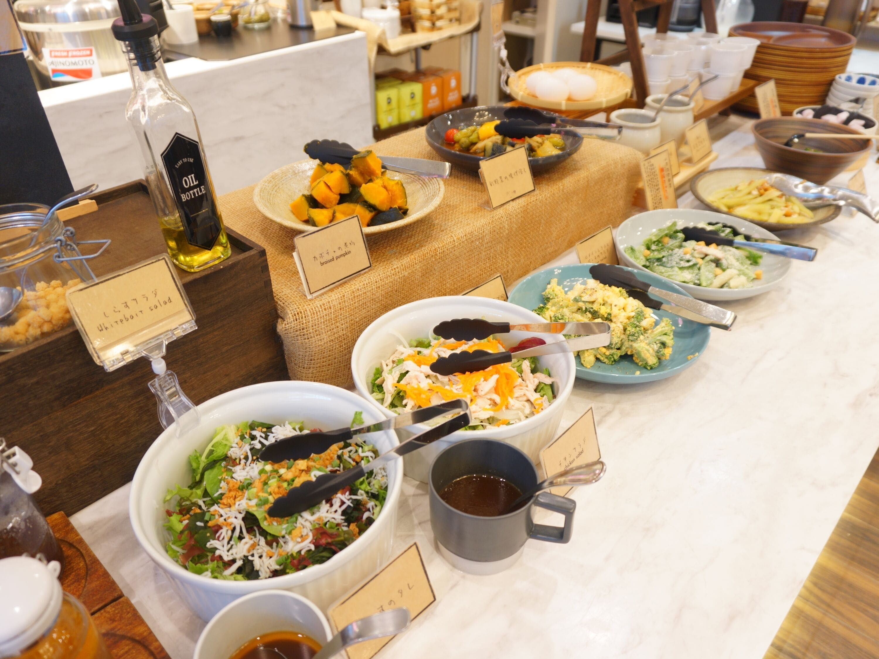 daily buffet breakfast (jpy 1000 per person)