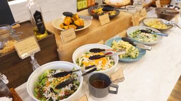 Daily buffet breakfast (JPY 1300 per person)