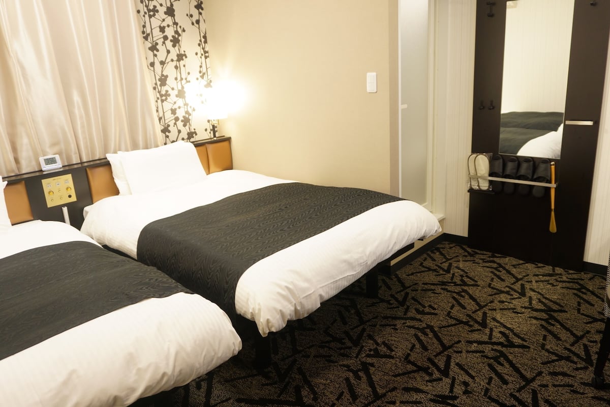 twin room, non smoking | desk, blackout curtains, free wifi, bed sheets