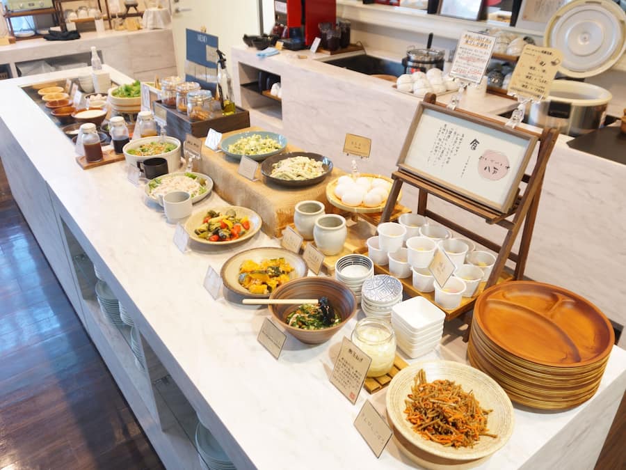 Petit déjeuner buffet (1300 JPY par personne)