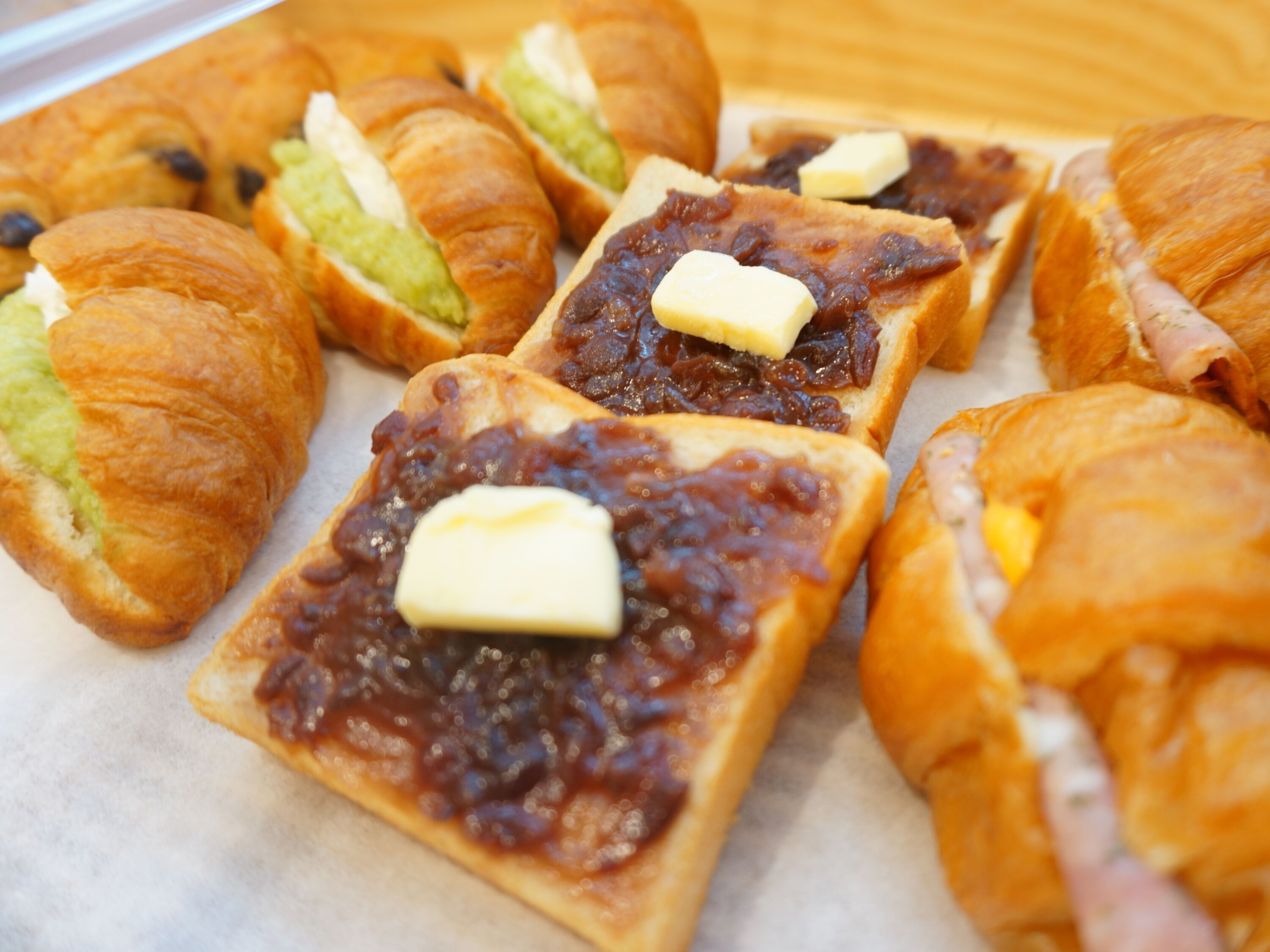 daily buffet breakfast (jpy 1000 per person)