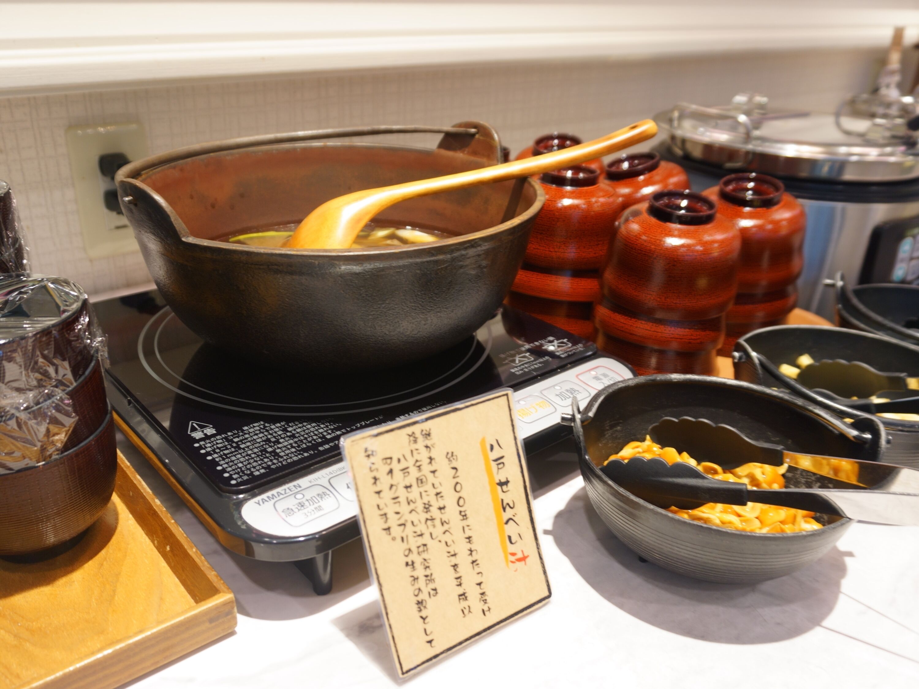 daily buffet breakfast (jpy 1000 per person)