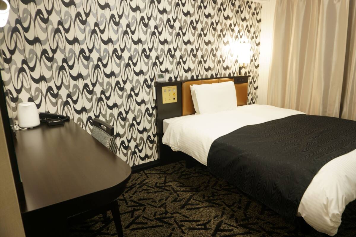 single room, non smoking | desk, blackout curtains, free wifi, bed sheets