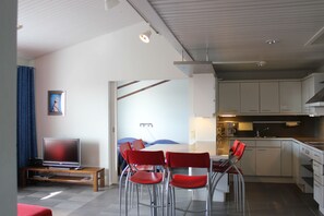 Family Apartment, 2 Bedrooms, Sauna, Hill View | In-room dining