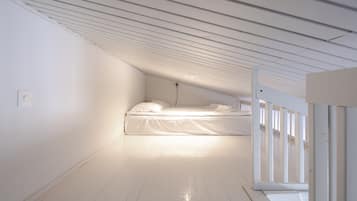 Standard Studio, Multiple Beds | 2 bedrooms, individually decorated, individually furnished