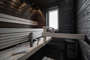 Familienapartment, 2 Schlafzimmer, Sauna, Hügelblick | Badezimmer | Dusche, Haartrockner, Bidet, Fußbodenheizung (Badezimmer)