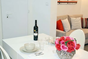 Interior detail - Classic 1BR in City Center near Beach by FeelHome (Tel Aviv)