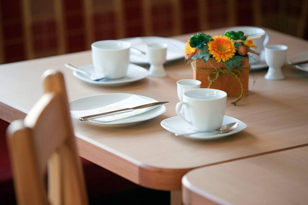 Apartment (4) | Essbereich im Zimmer