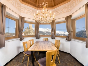 Appartement | Dineren in de kamer