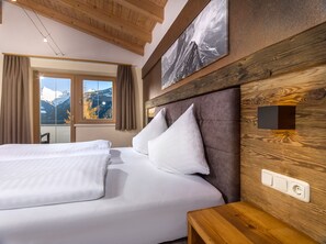 Appartement (Amie) | Een kluis op de kamer, verduisterende gordijnen