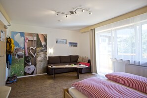 Chambre Quadruple | Coin séjour