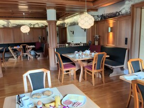 Daily buffet breakfast for a fee - Alphotel Mittersill (Mittersill)
