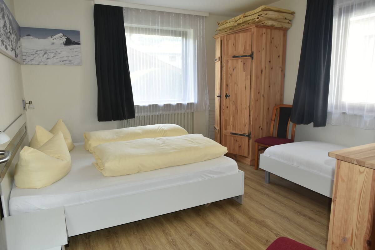 Roupas de cama antialérgicas, berços (sobretaxa), Wi-Fi de cortesia