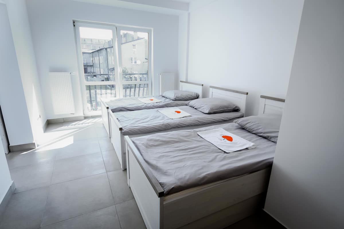 Familienzimmer (Shower) | 1 Schlafzimmer, Bügeleisen/Bügelbrett, kostenloses WLAN, Bettwäsche